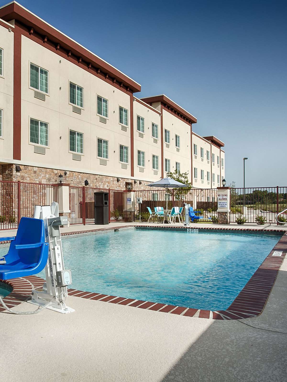 Hotel Best Western Plus Fort Worth Forest Hill Inn & Suites photo 4