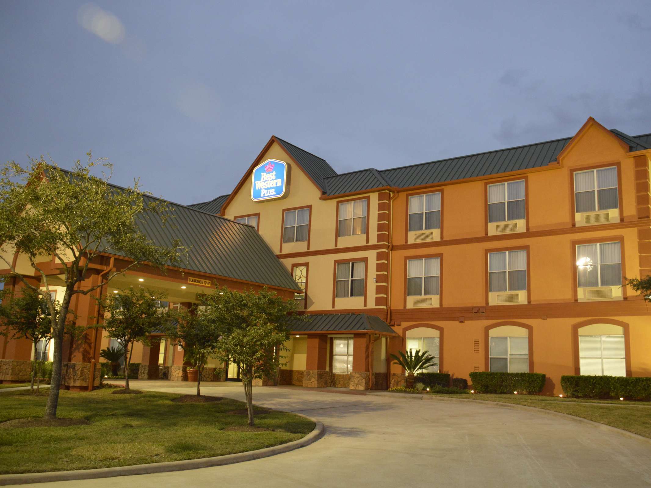 Best Western Plus Hobby Airport Inn & Suites