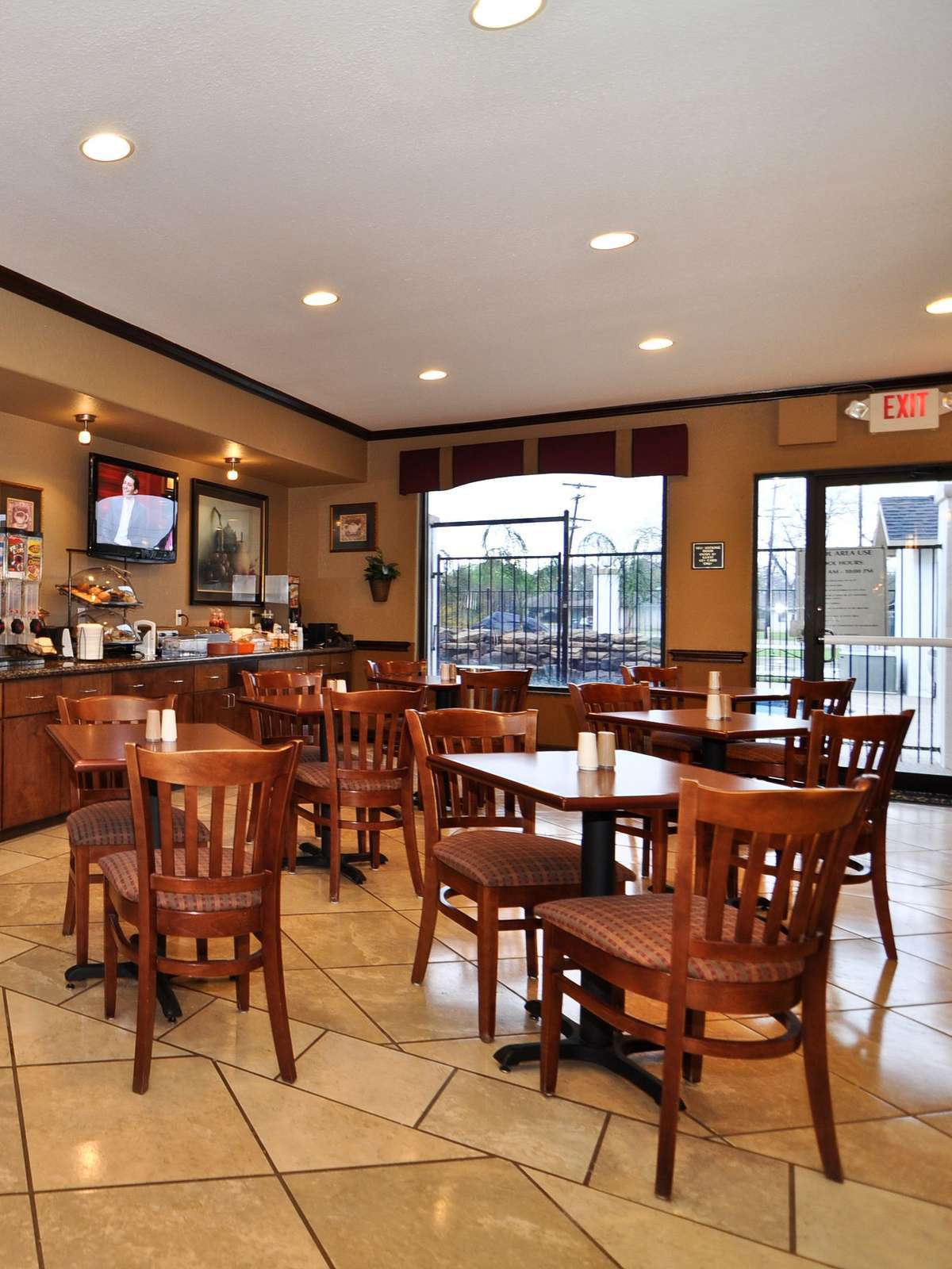 Hotel Best Western Plus Victoria Inn & Suites photo 3