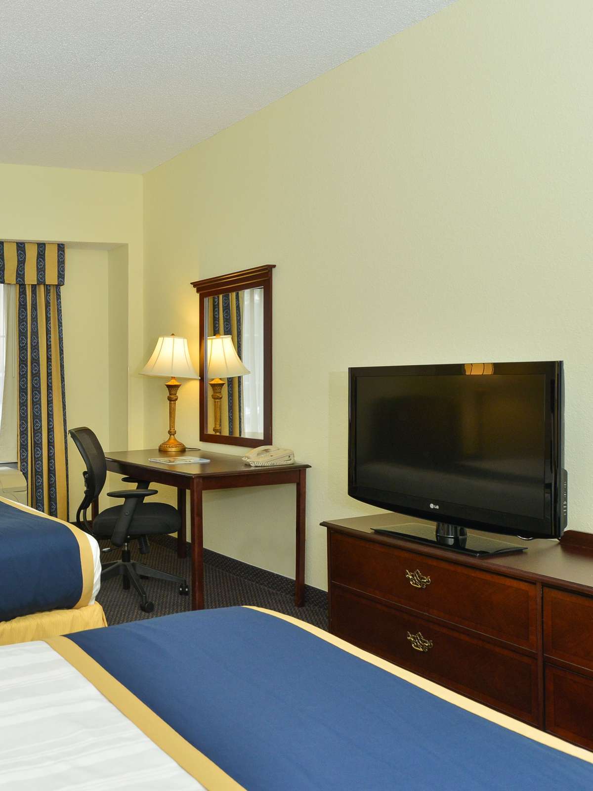 Hotel Best Western Plus Crossroads Inn & Suites photo 2