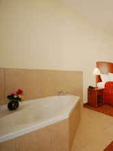 Hotel Best Western Plus San Antonio East Inn & Suites photo 1