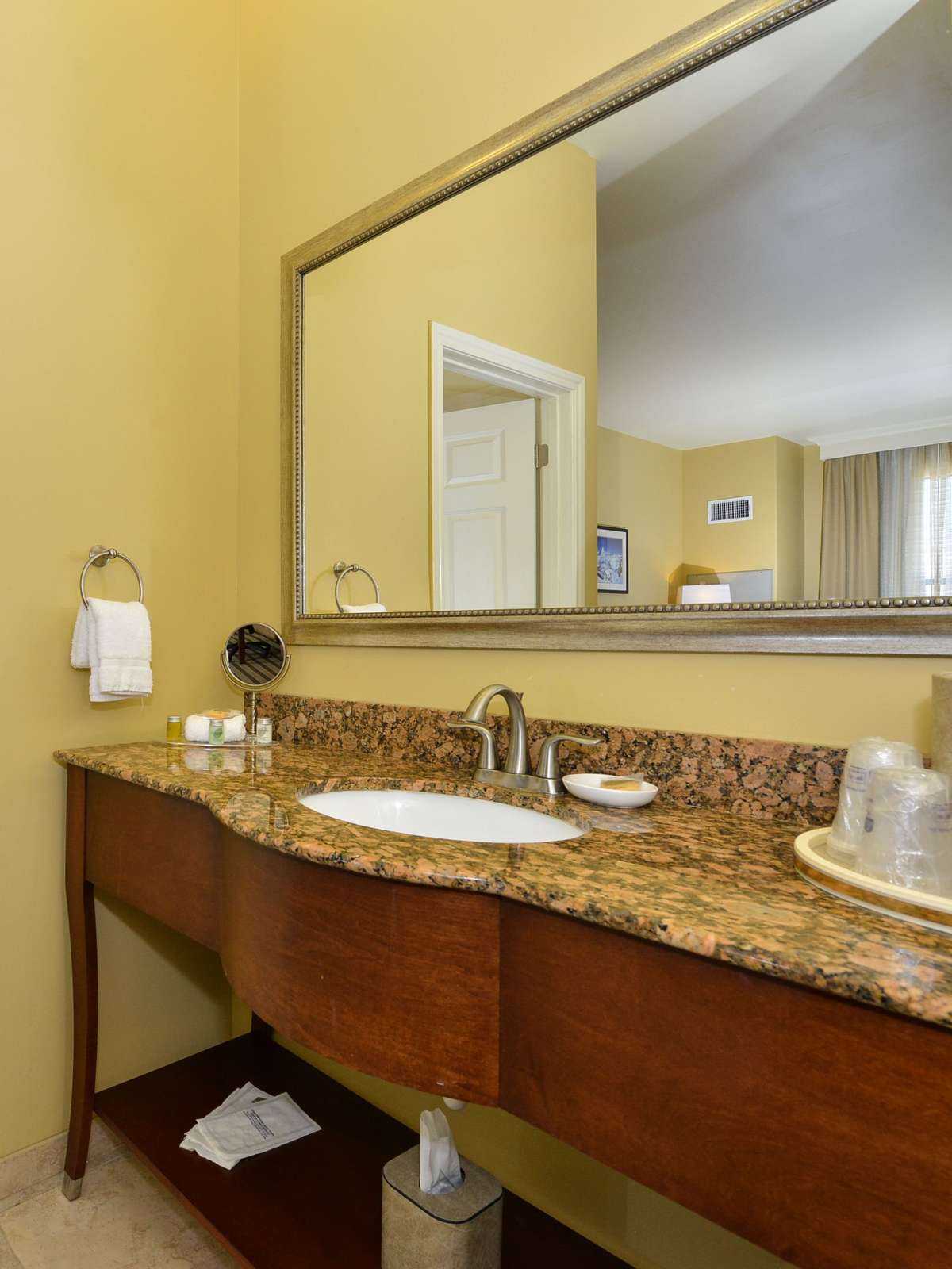 Hotel Best Western Plus Swiss Chalet Hotel & Suites photo 4