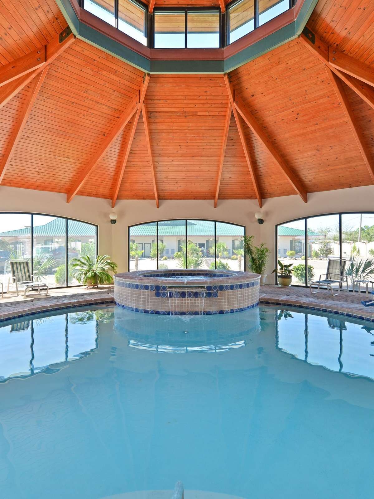 Hotel Best Western Plus Swiss Chalet Hotel & Suites photo 1