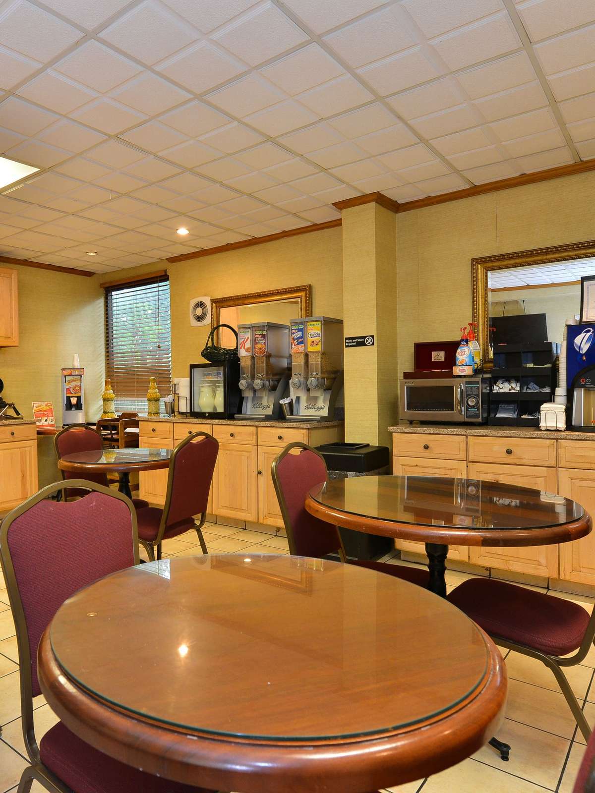 Hotel Best Western Plus Richmond Airport Hotel photo 4