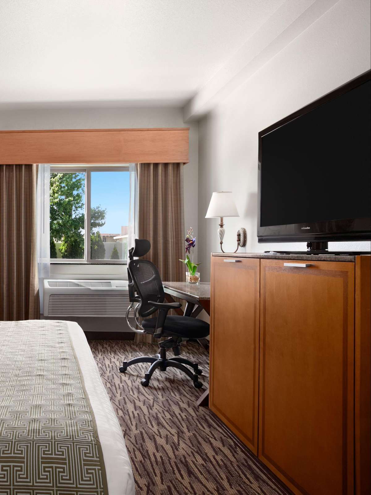 Hotel Best Western Plus Peppertree Airport Inn photo 2