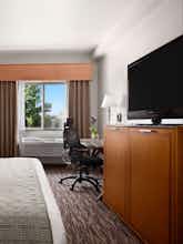 Hotel Best Western Plus Peppertree Airport Inn photo 2