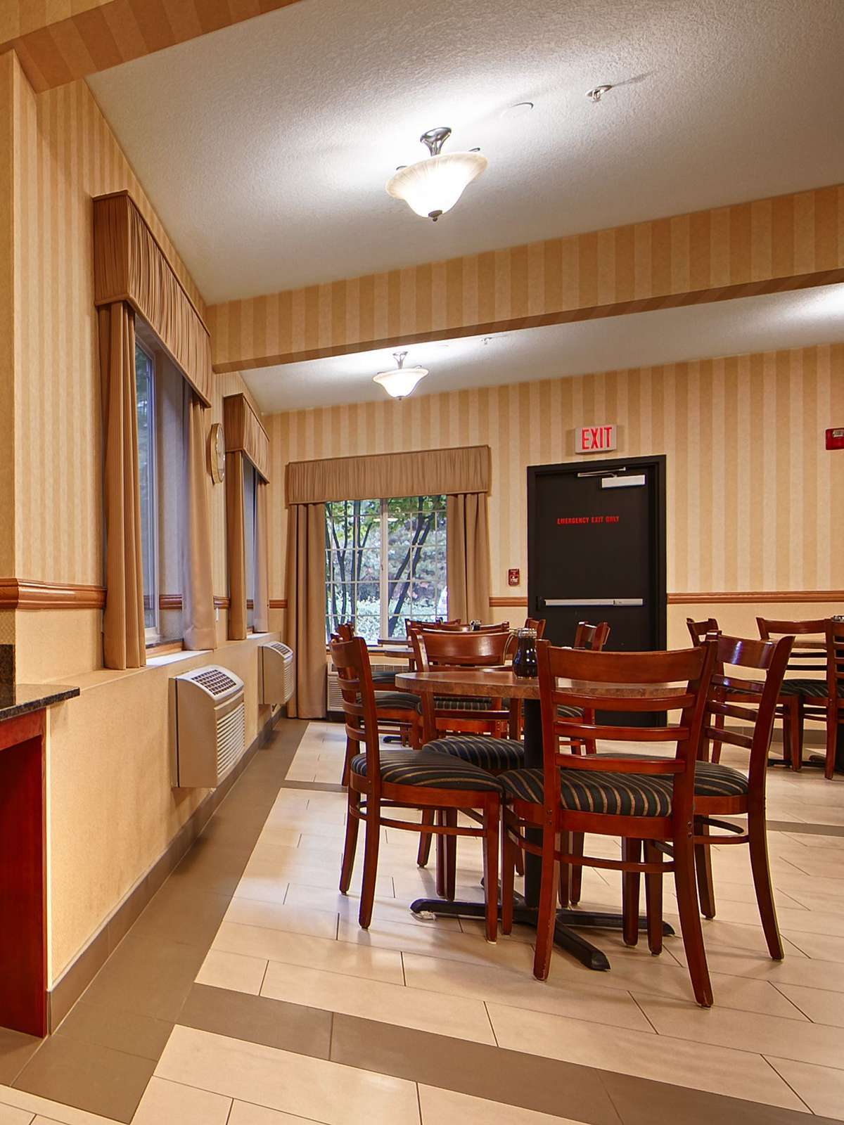 Hotel Best Western Plus Vancouver Mall Dr. Hotel & Suites photo 5