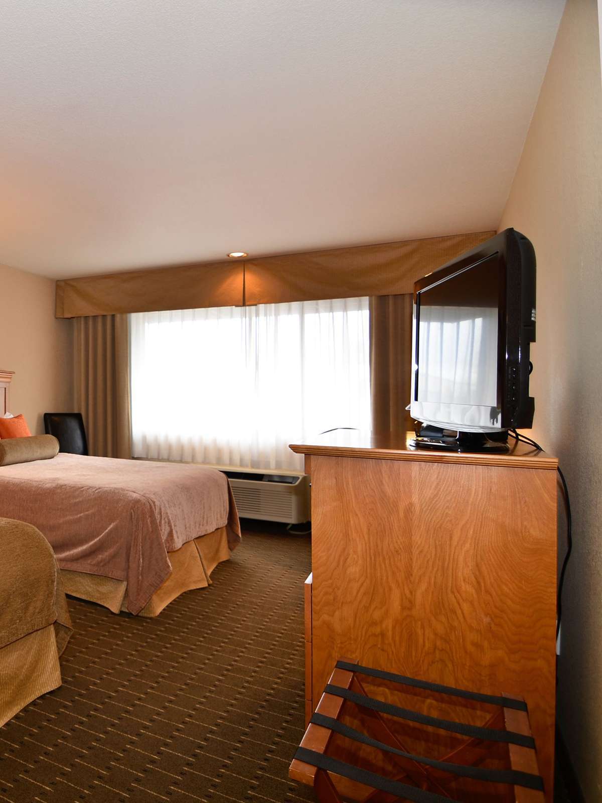 Hotel Best Western Plus Edmonds Harbor Inn photo 2