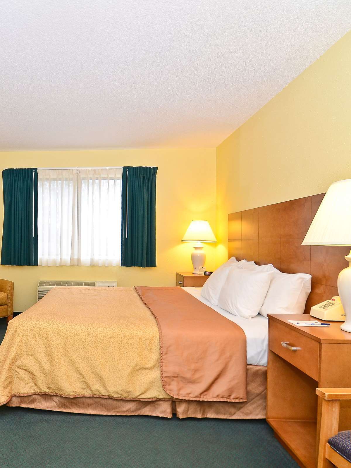 Hotel Best Western Ambassador Inn & Suites photo 1