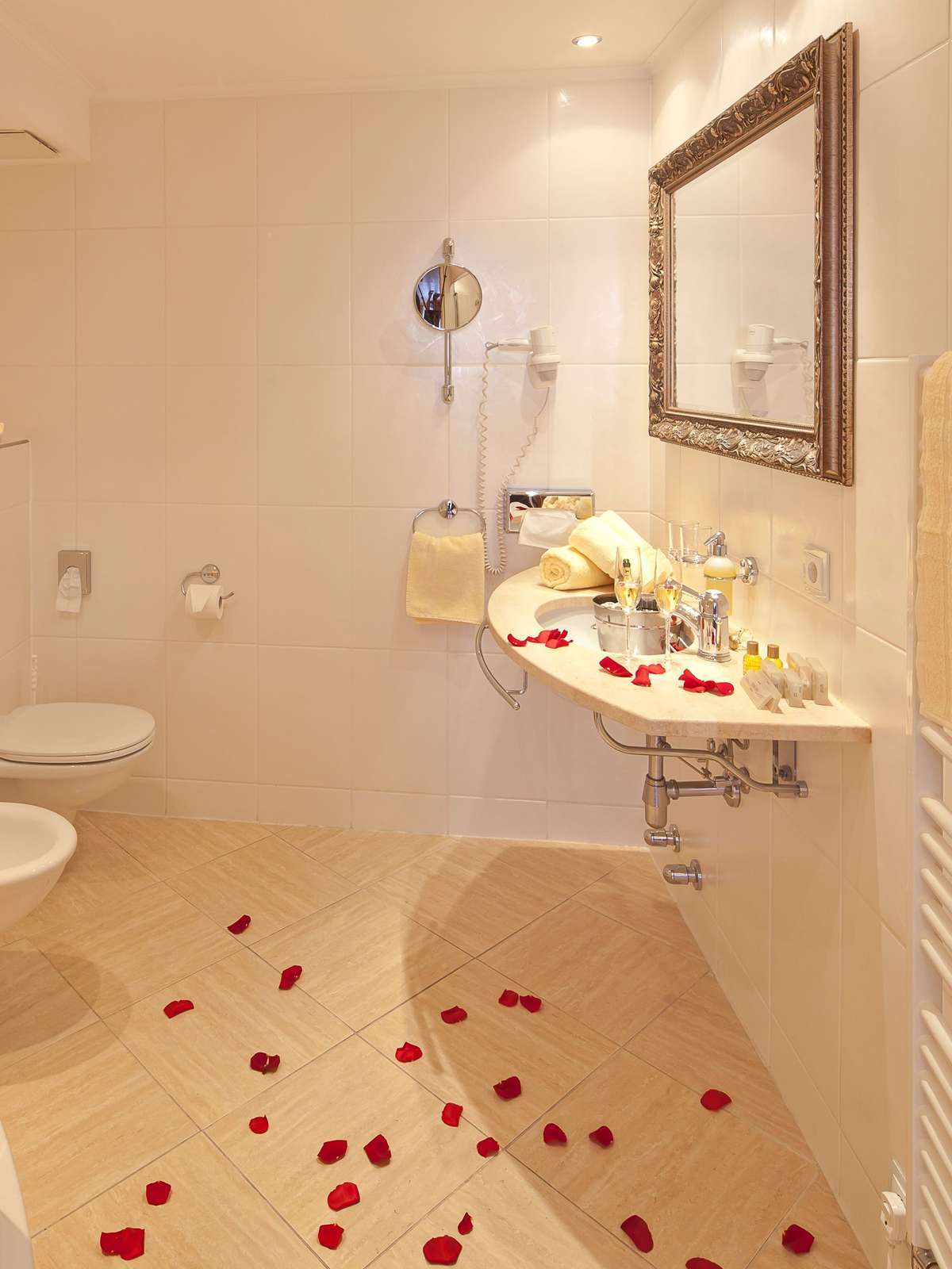 Hotel Best Western Plus Hotel Goldener Adler photo 1