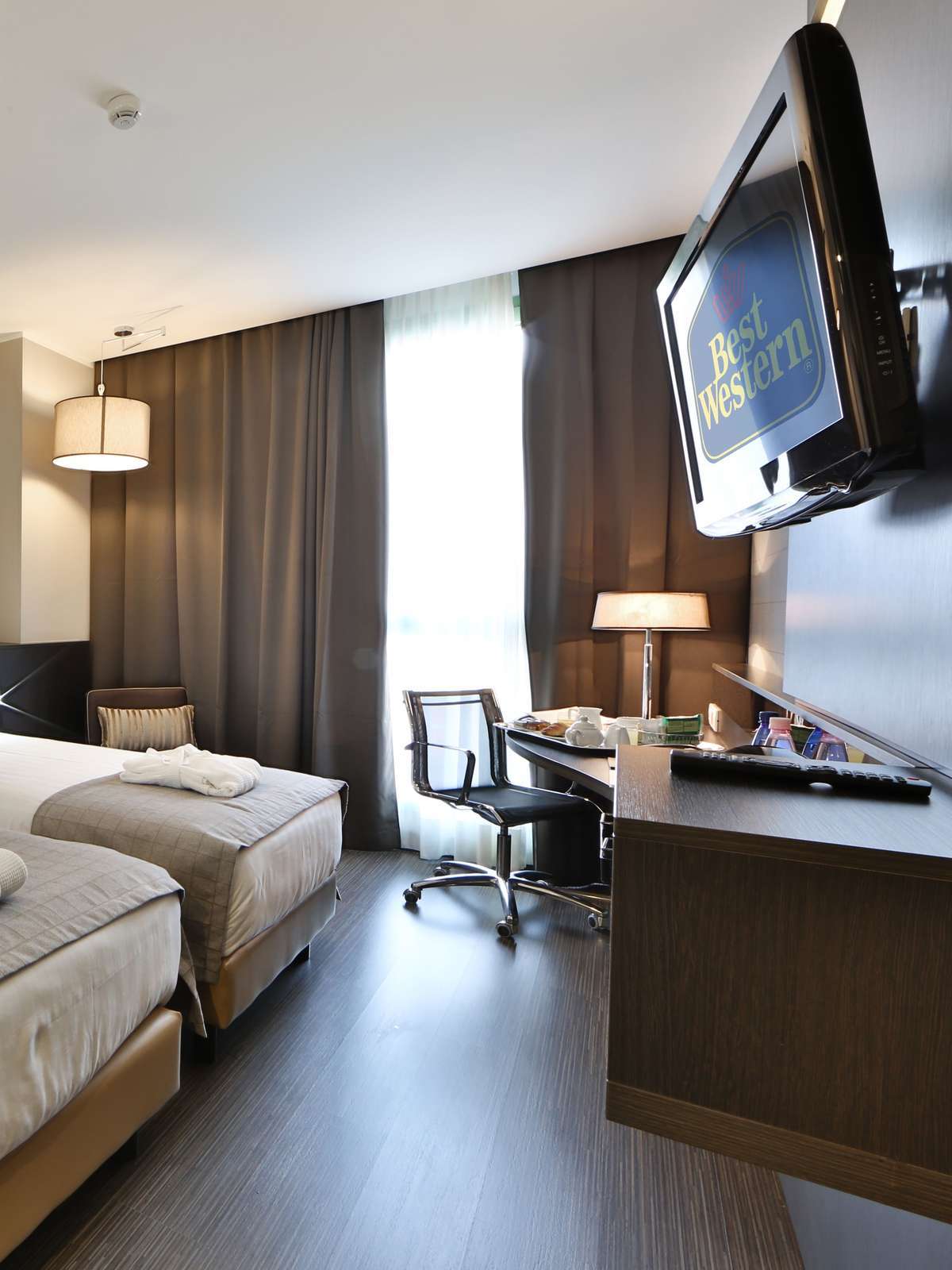 Hotel Best Western Premier CHC Airport photo 2