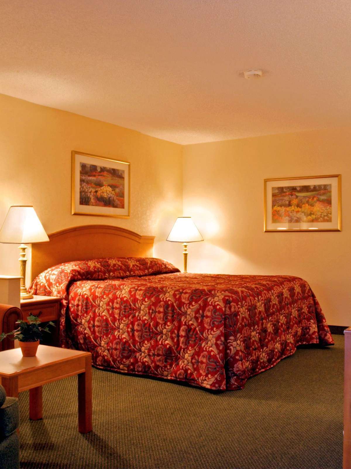 Hotel Best Western Plus A Wayfarer's Inn and Suites photo 1