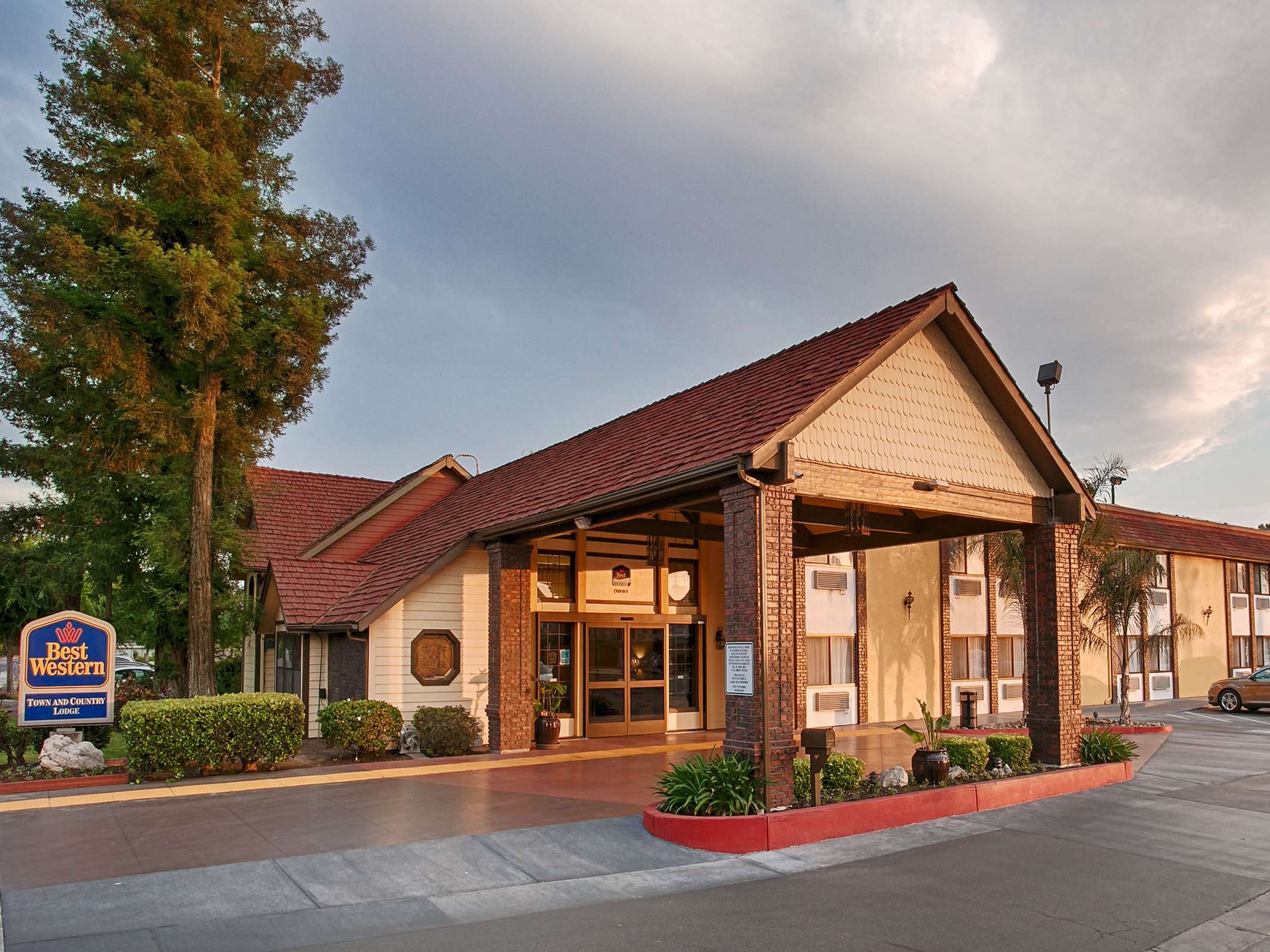Best Western Town & Country Lodge