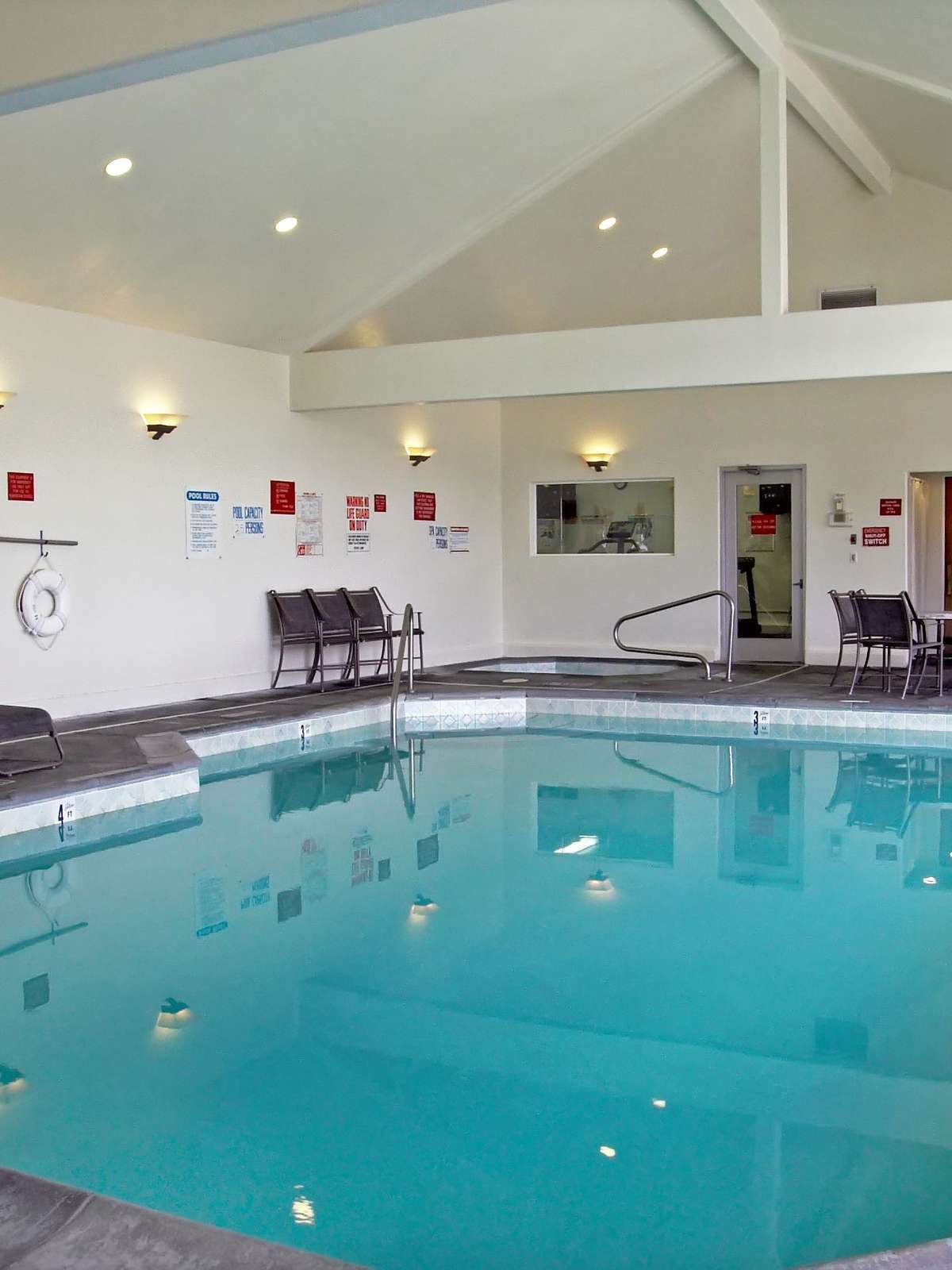 Hotel Best Western Plus Northwoods Inn photo 2