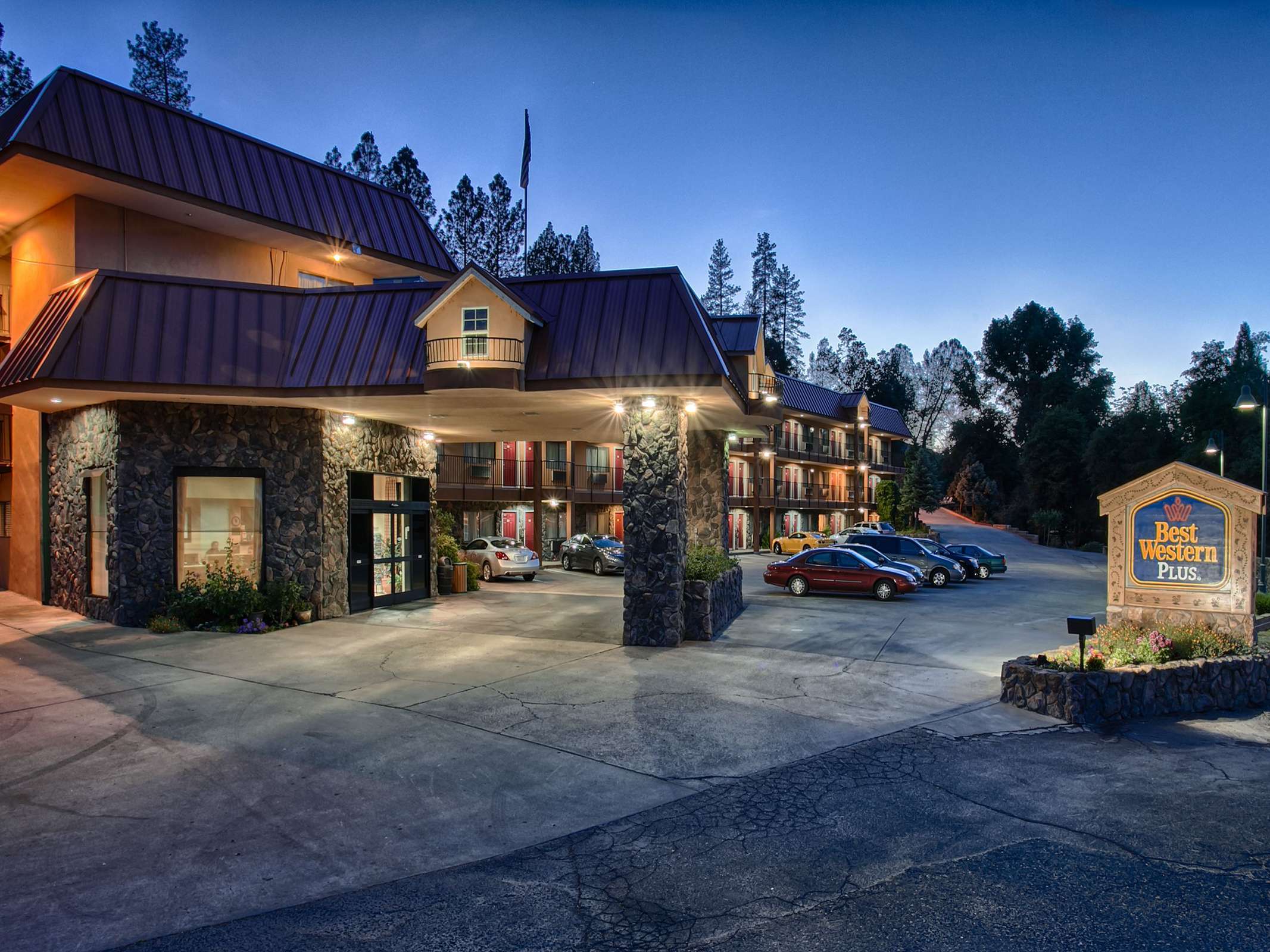 Best Western Plus Yosemite Way Station Motel