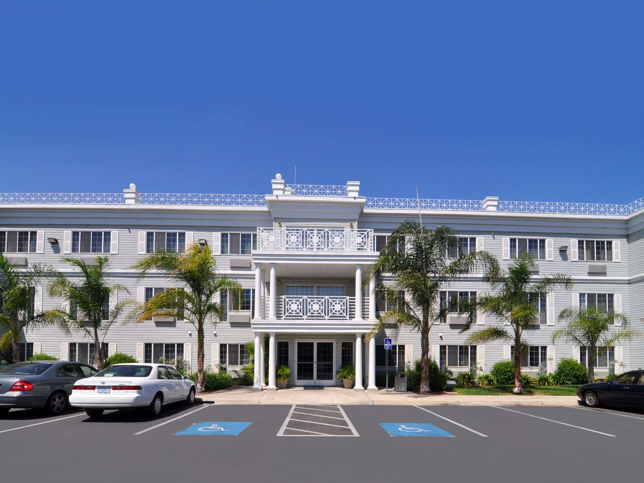 Best Western Luxury Inn
