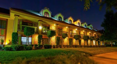 Best Western Plus Raffles Inn & Suites