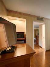 Hotel Best Western Plus Raffles Inn & Suites photo 2