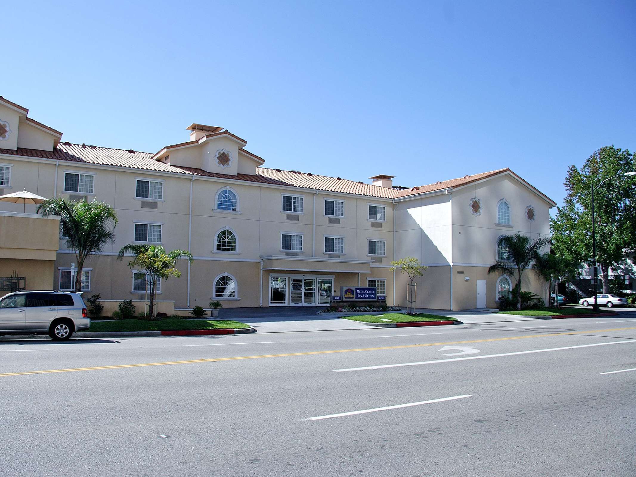 Best Western Plus Media Center Inn & Suites