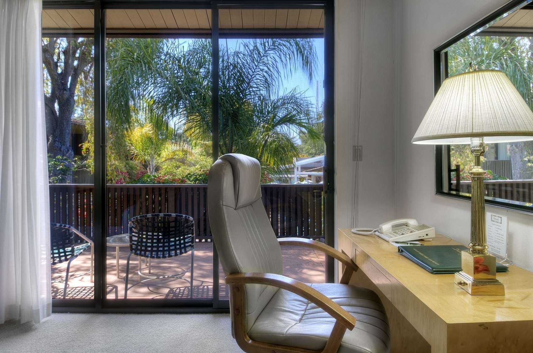 Hotel Dinah's Garden Hotel photo 5