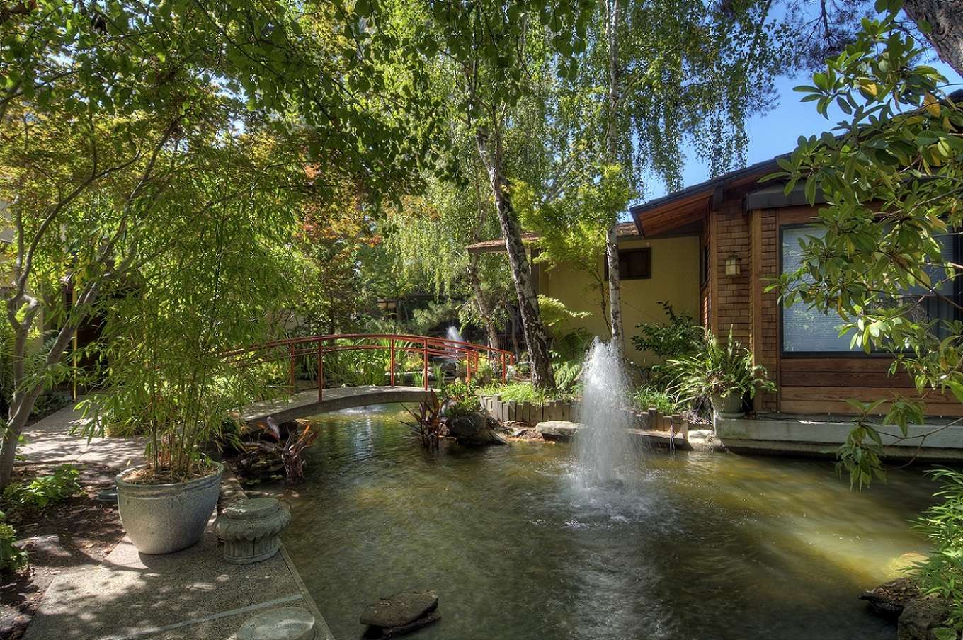 Hotel Dinah's Garden Hotel photo 2