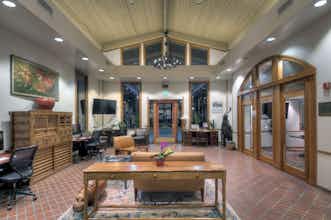 Hotel Dinah's Garden Hotel photo 1