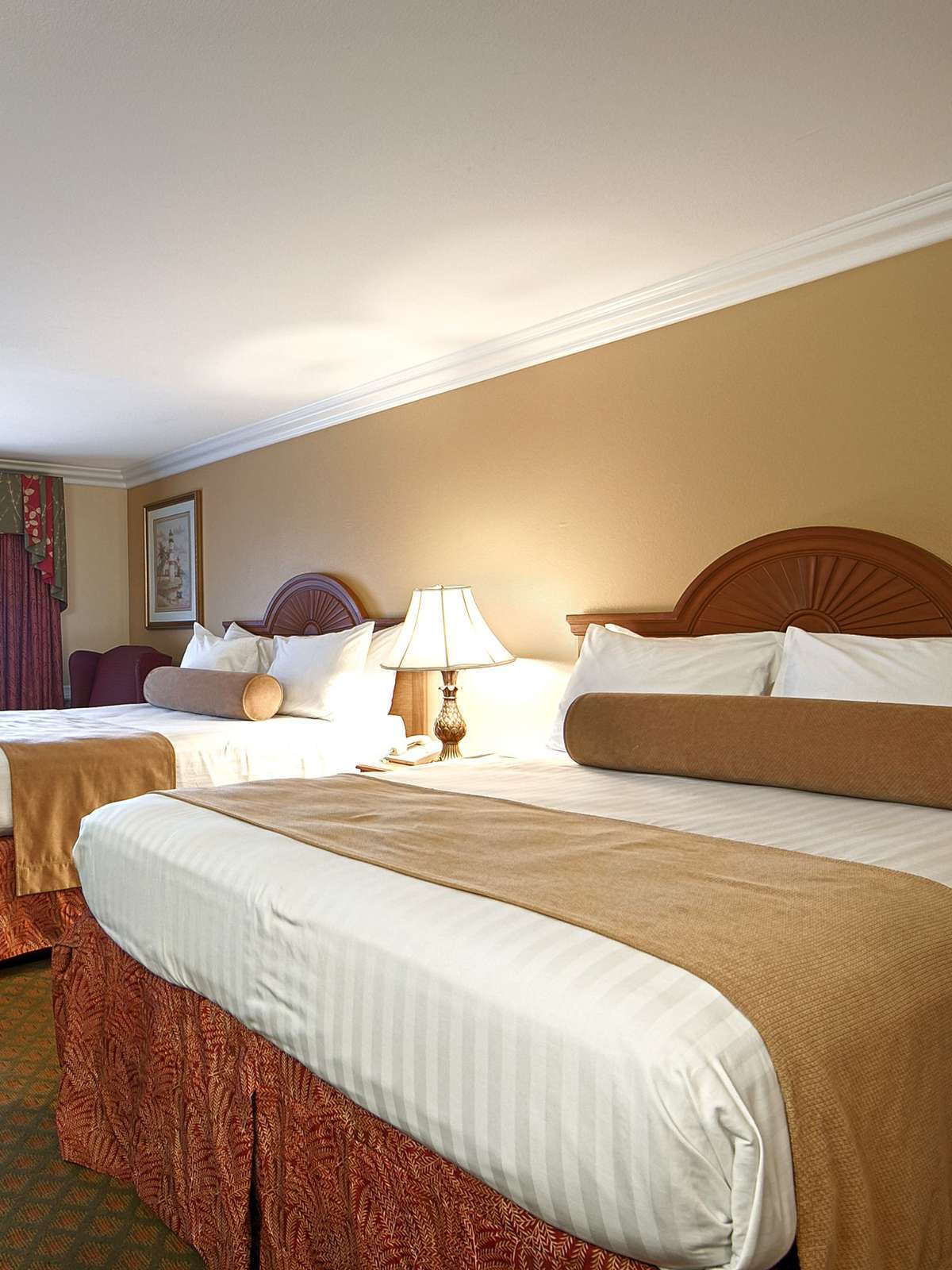 Hotel Best Western Harbour Inn & Suites Huntington - Sunset Beach photo 1