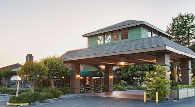 Best Western Plus Forest Park Inn