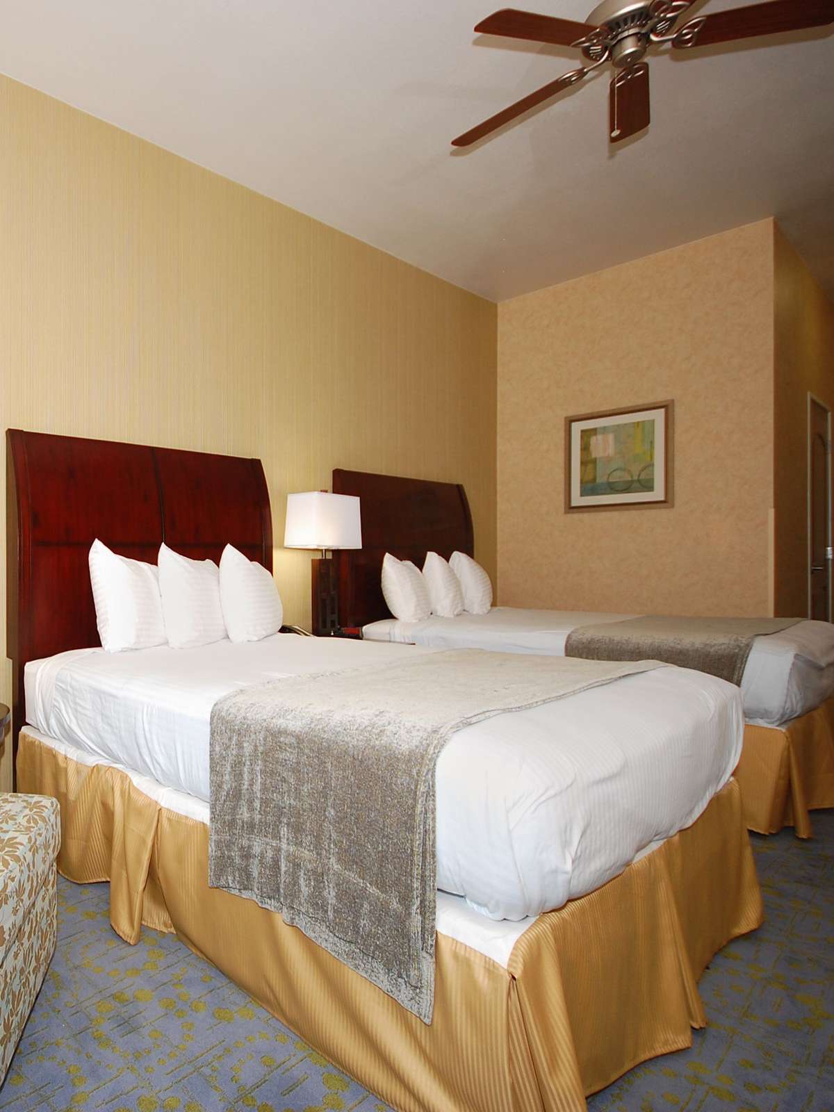 Hotel Best Western Plus Wasco Inn & Suites photo 1