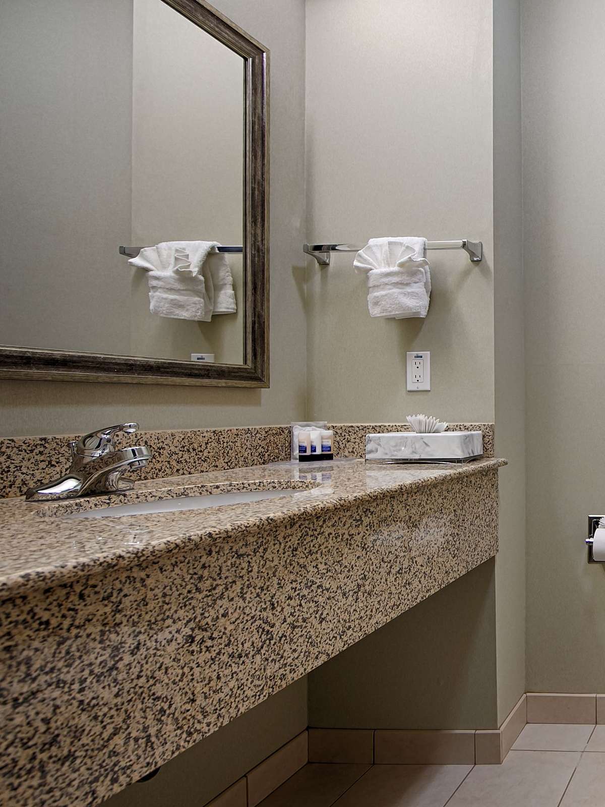Hotel Best Western Plus Wasco Inn & Suites photo 3