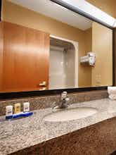 Hotel Best Western Plus New England Inn & Suites photo 3