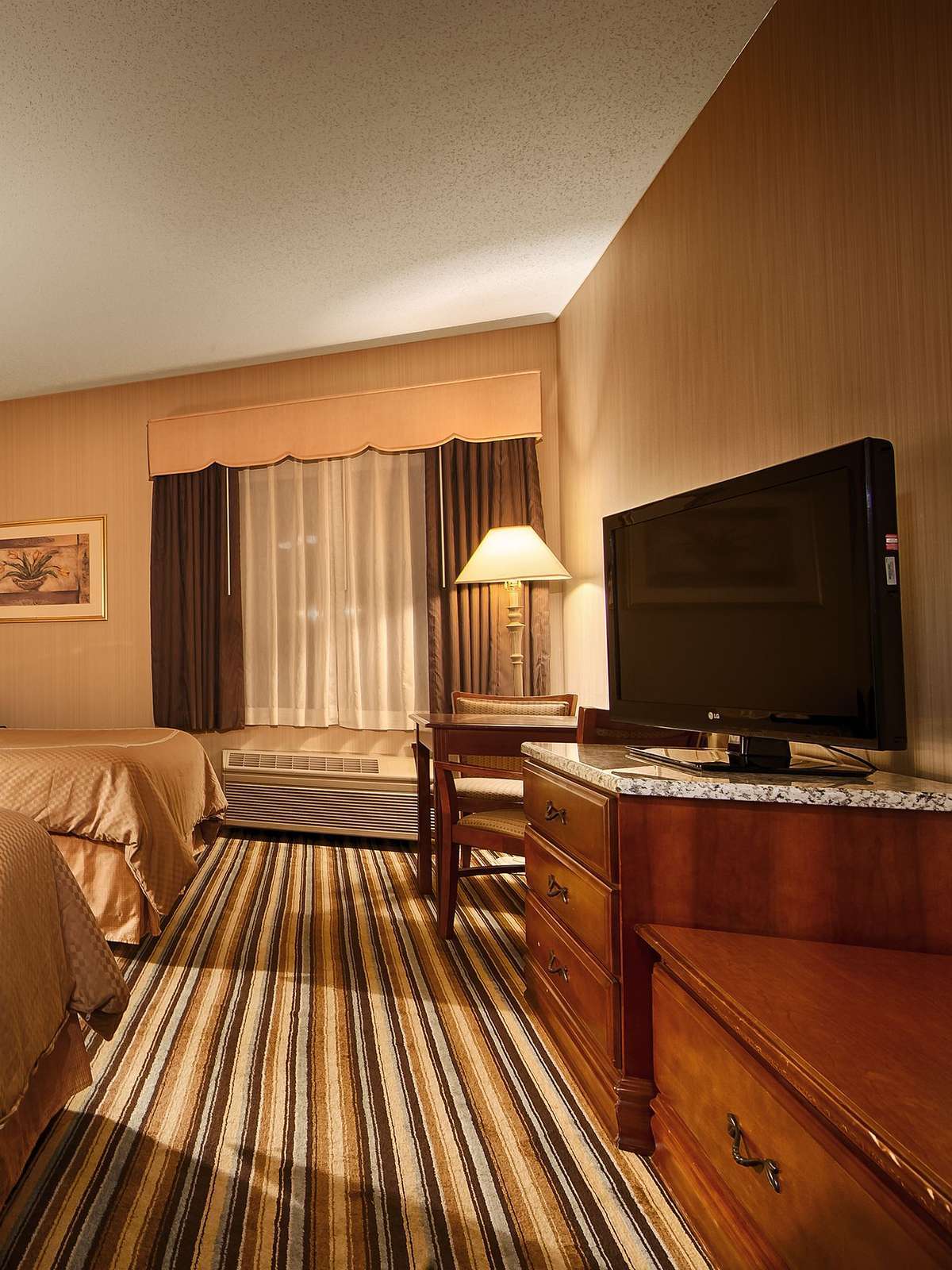 Hotel Best Western Plus New England Inn & Suites photo 2