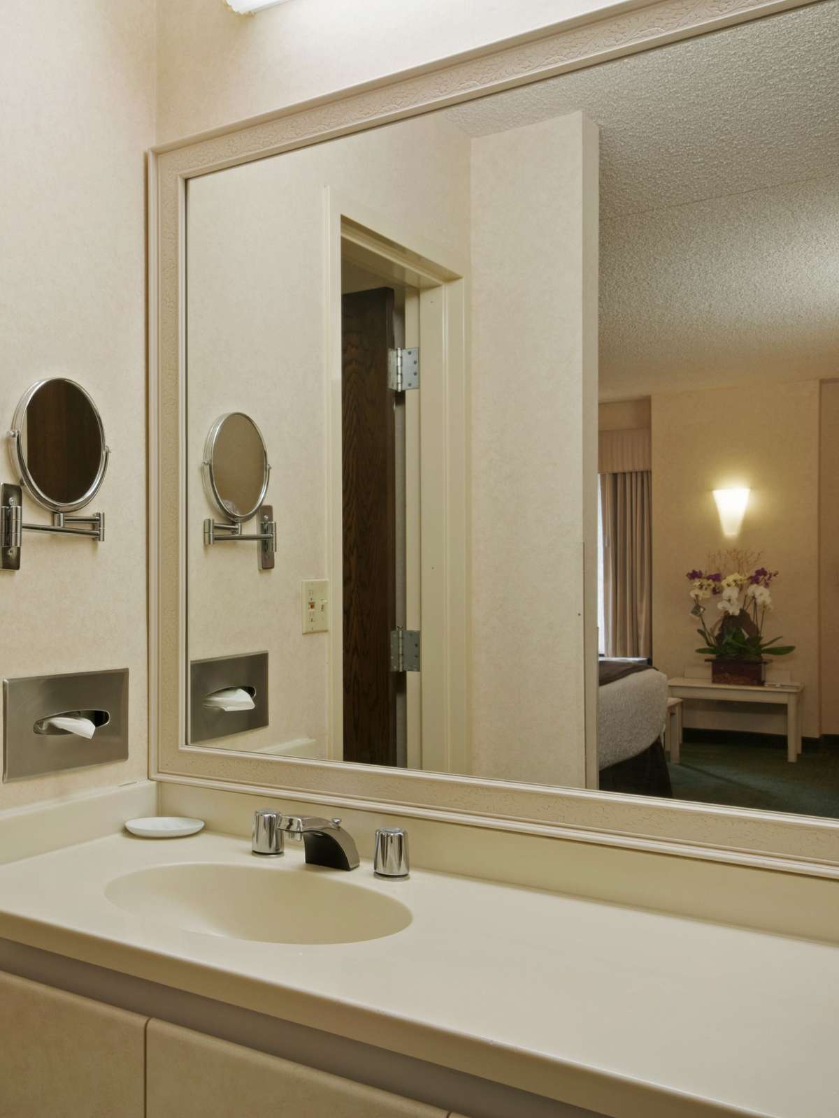 Hotel BEST WESTERN PLUS South Coast Inn photo 2