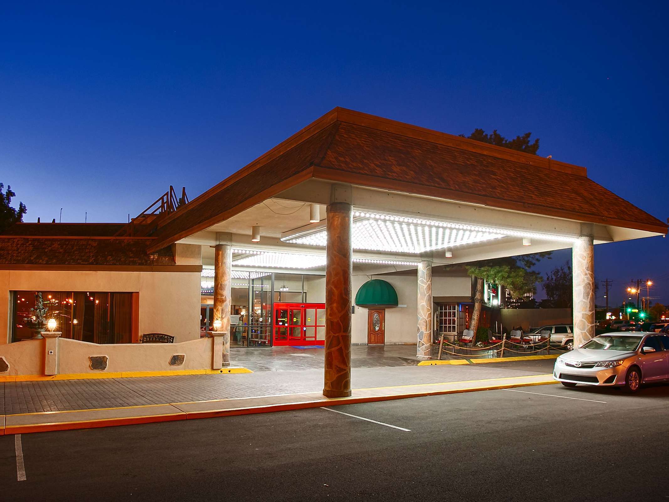 Best Western Airport Plaza