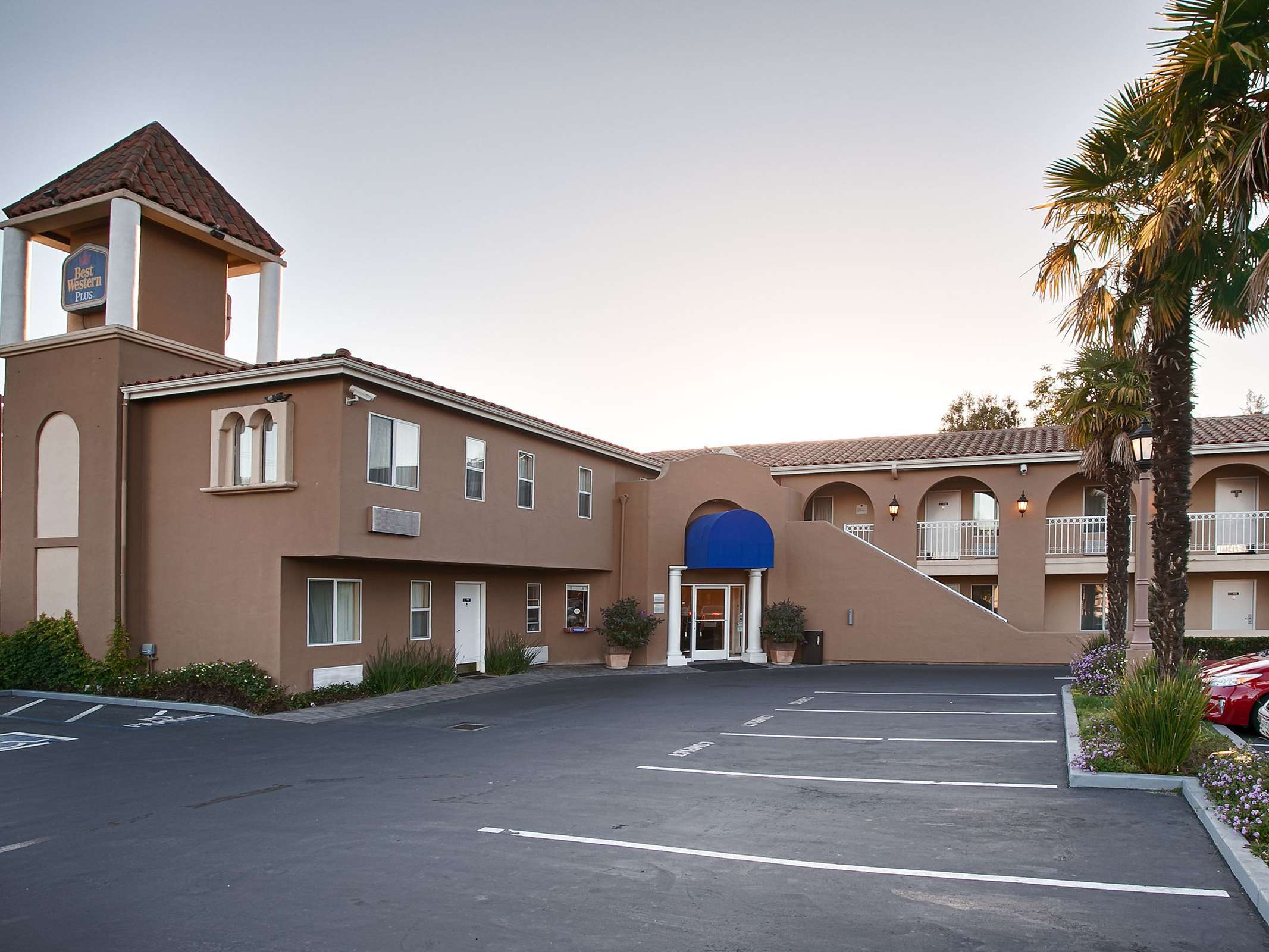 Best Western Plus Executive Suites
