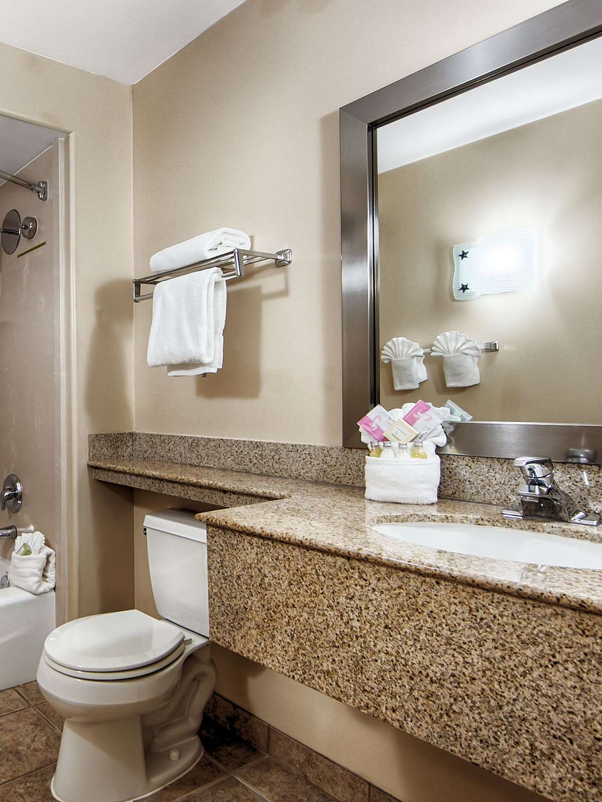 Hotel Best Western Plus Capitola By-the-Sea Inn & Suites photo 1