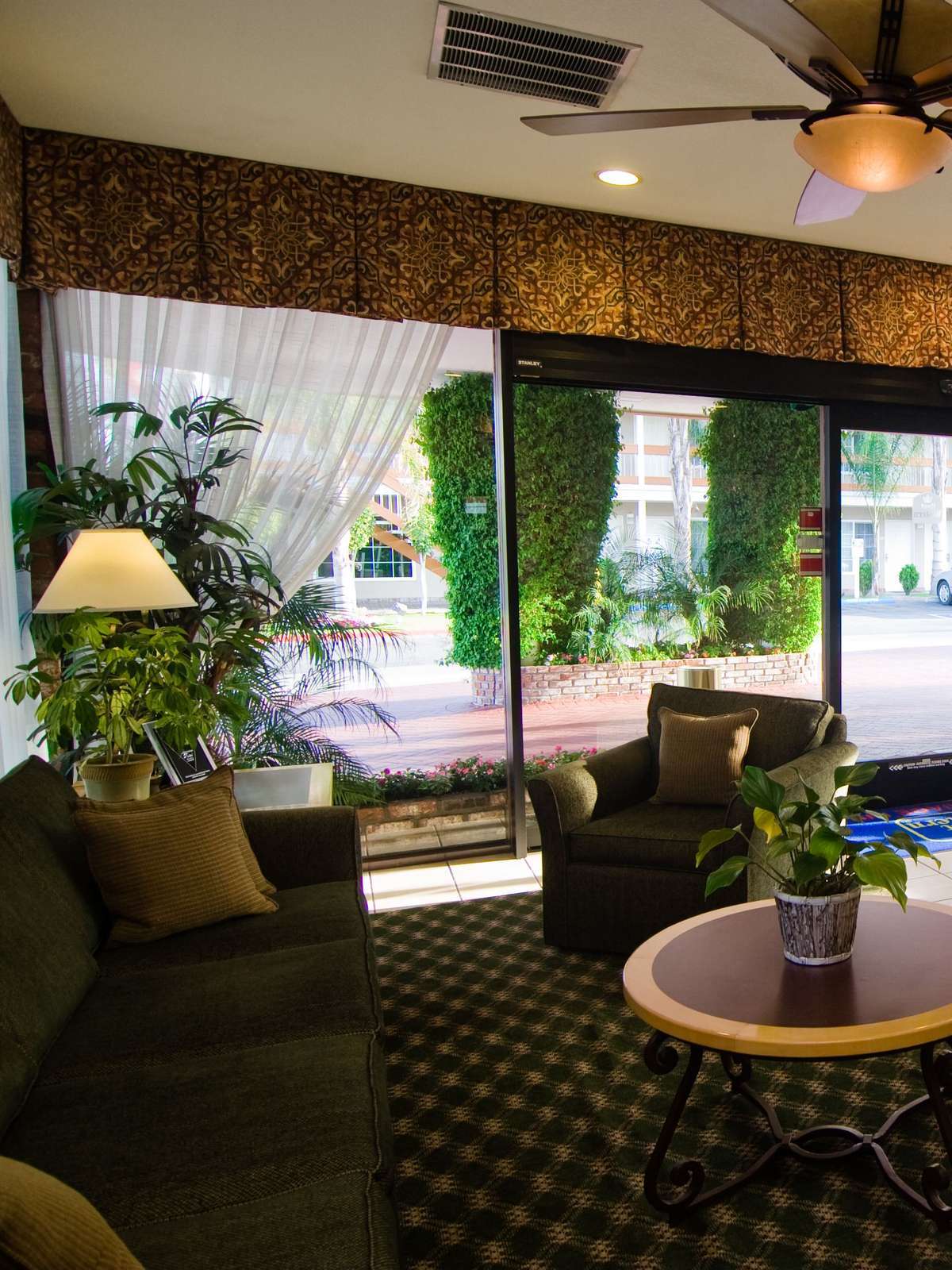 Hotel Best Western Plus Carriage Inn photo 2