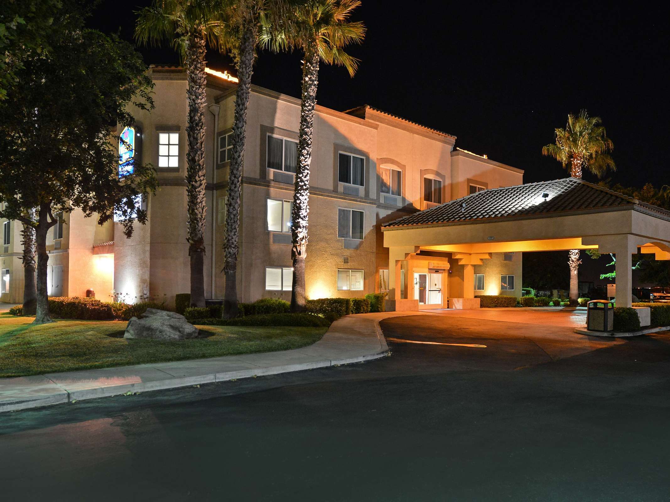 Best Western Plus Villa Del Lago Inn