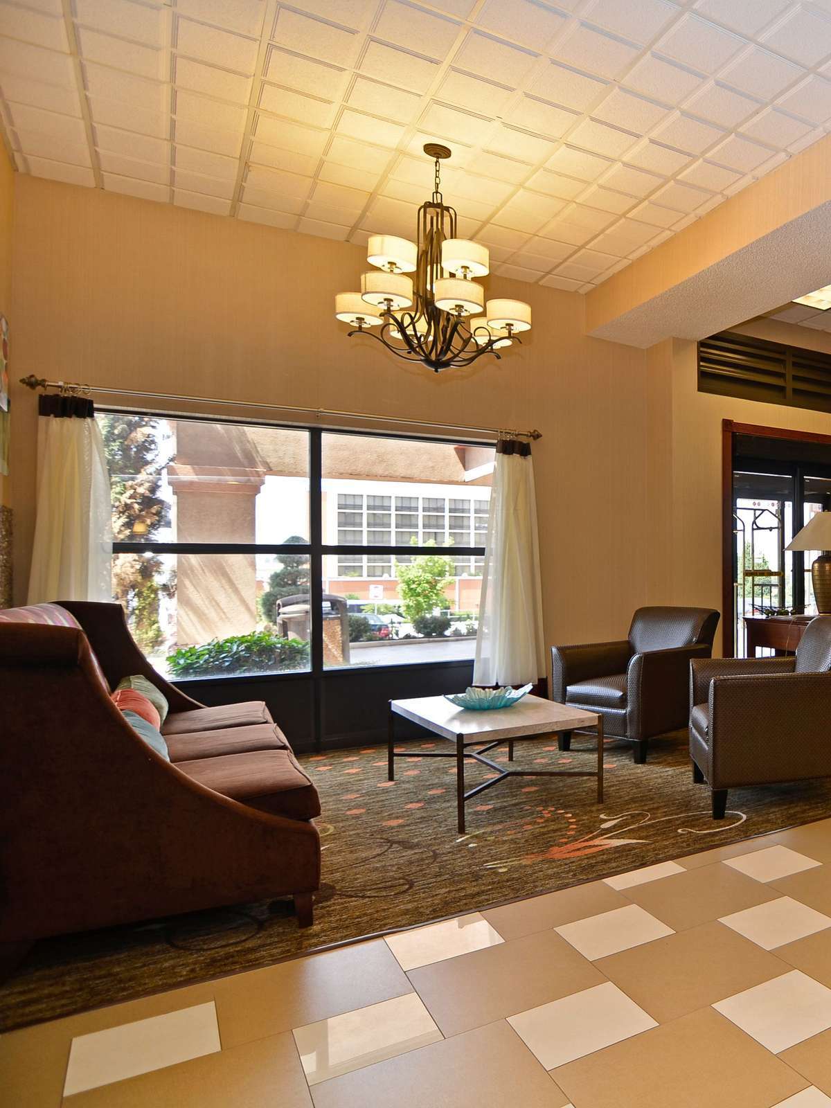 Best Western Plus Hotel & Suites Airport South