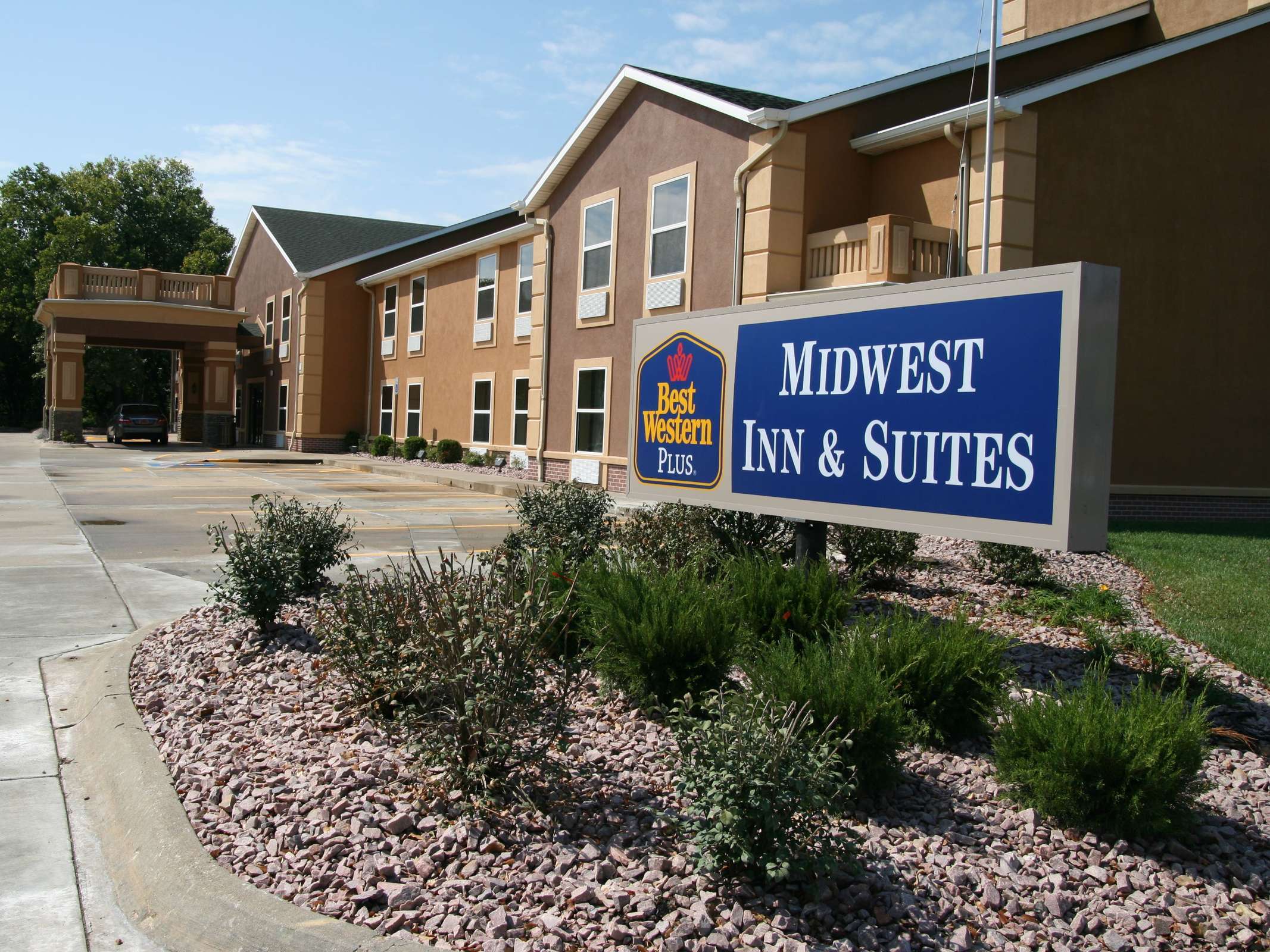 Best Western Plus Midwest Inn & Suites