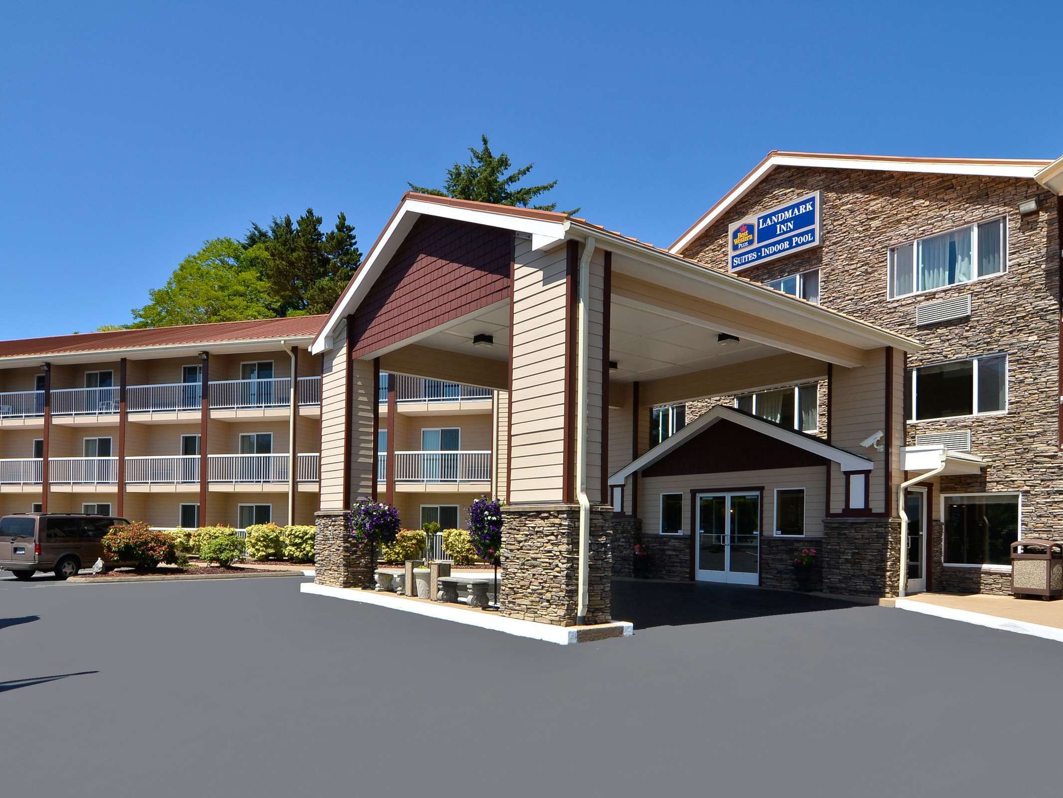 Best Western Plus Landmark Inn