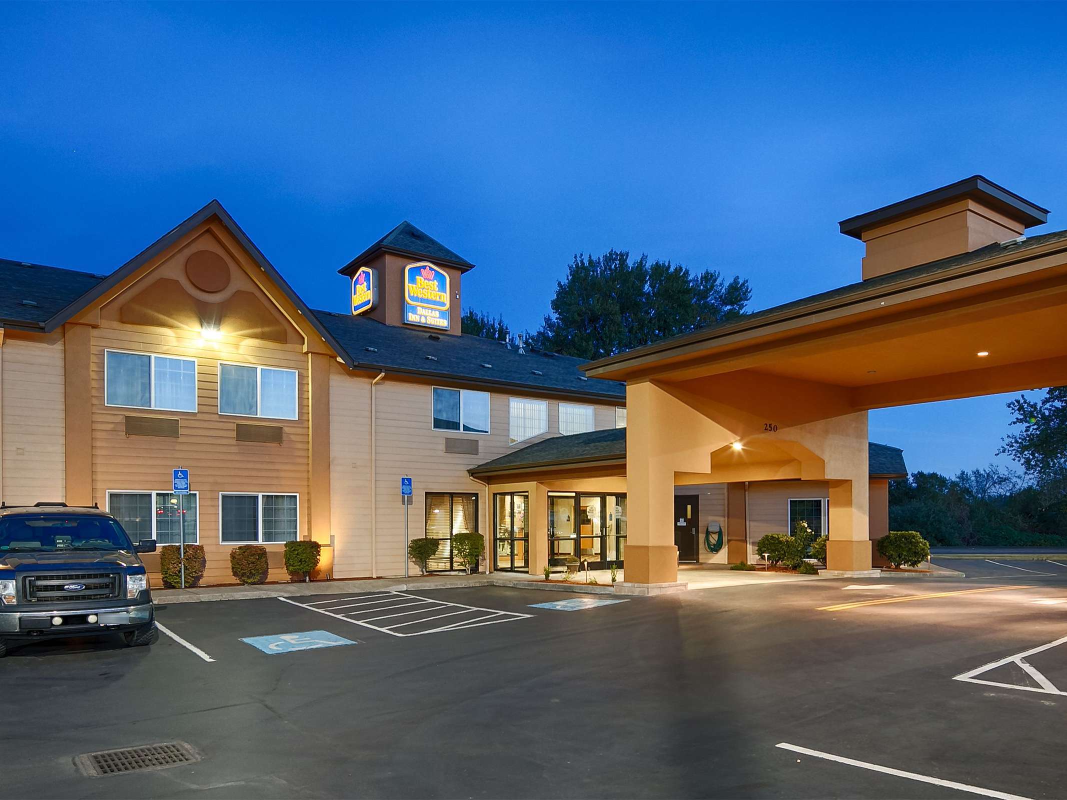 Best Western Dallas Inn & Suites