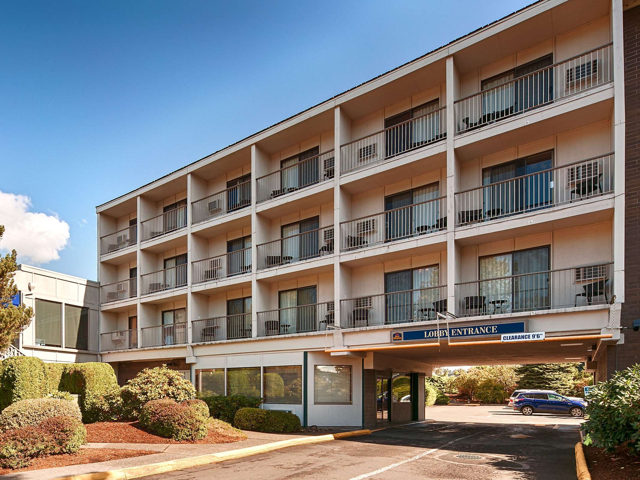Best Western Plus Rivershore Hotel