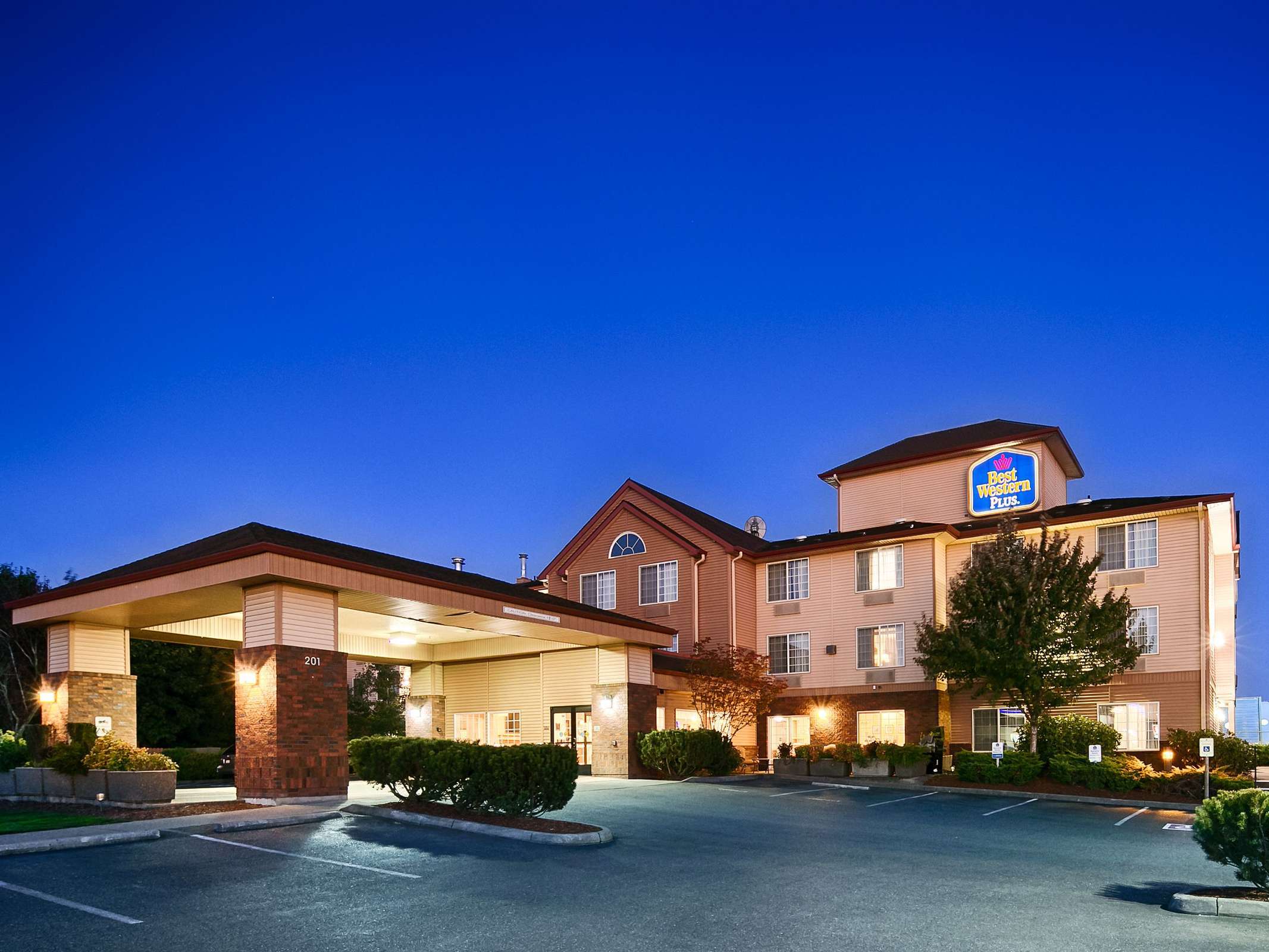 Best Western Plus Park Place Inn & Suites