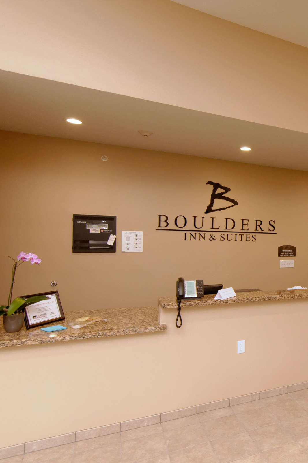 Hotel Boulders Inn Fort Madison photo 3