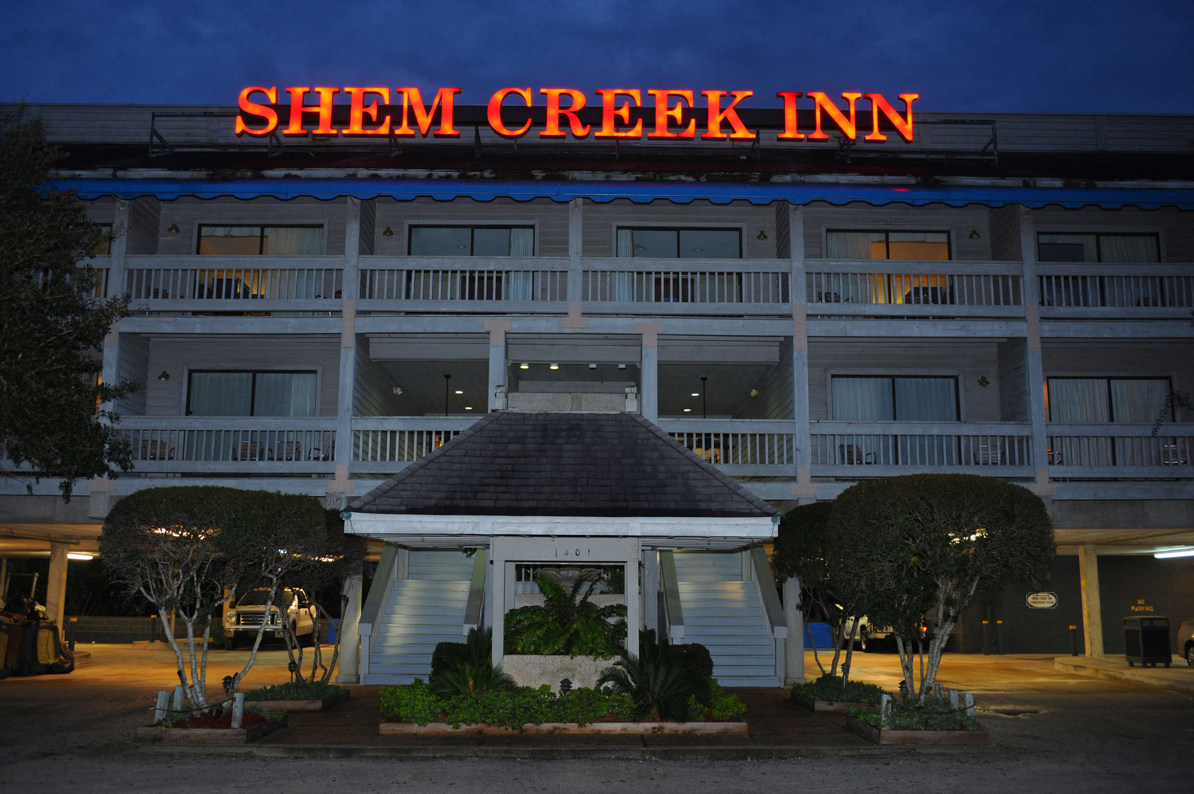 Shem Creek Inn
