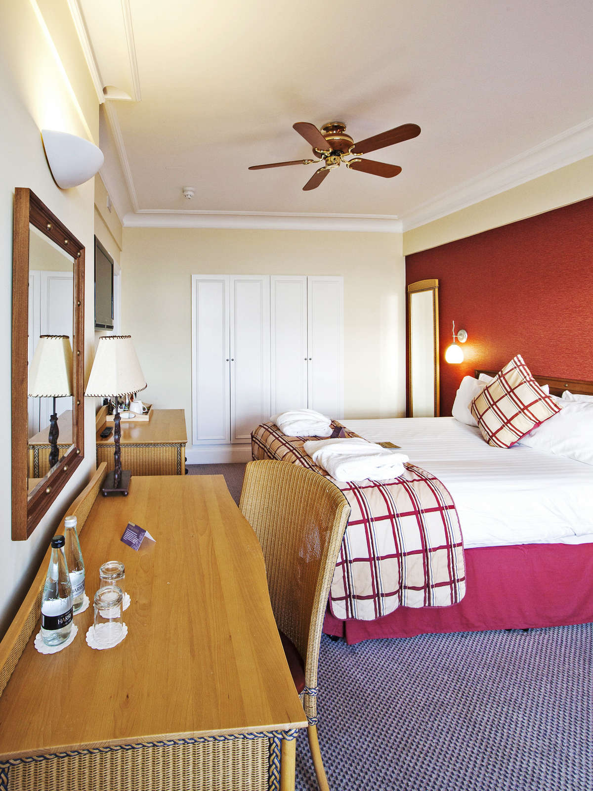 Hotel The Old Ship Hotel photo 2