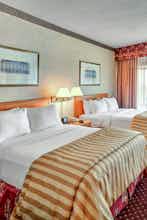 Hotel Wyndham Glenview Suites photo 5