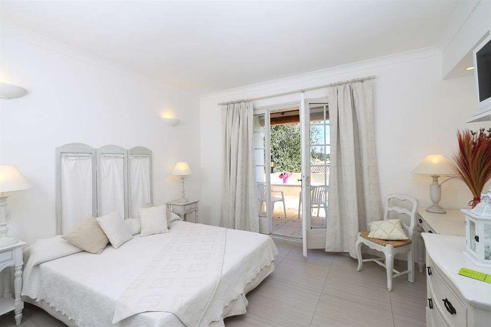 Hotel L'Enclos des Lauriers Roses photo 2