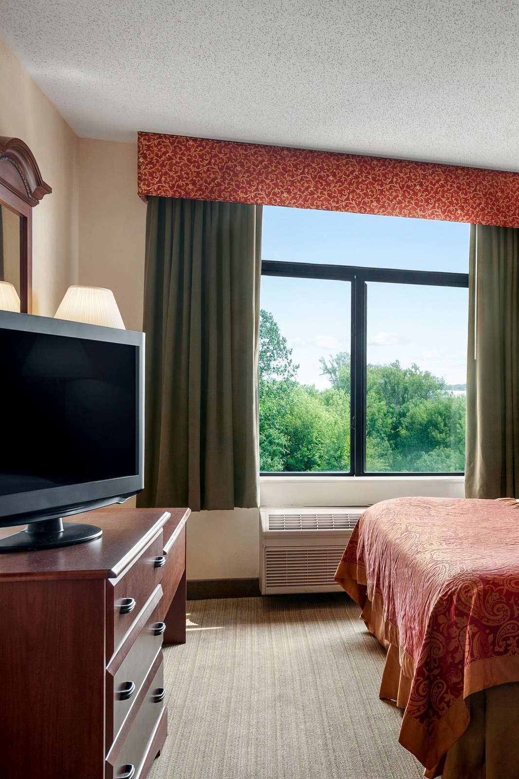 Hotel Wingate by Wyndham Schaumburg Convention Center photo 3